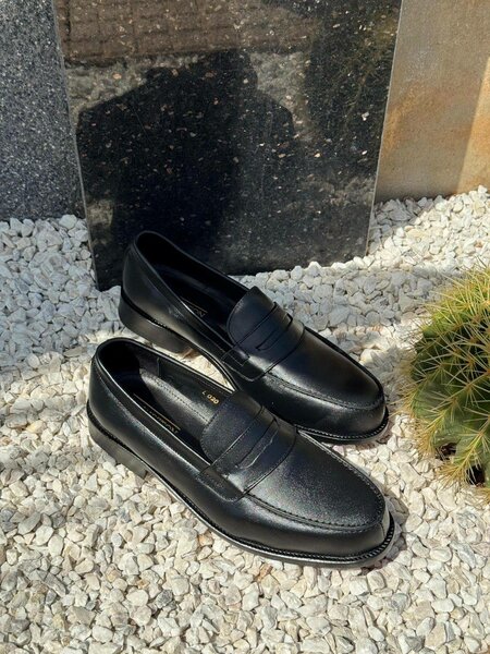 Mocassins en cuir noir élégants