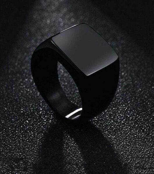 Bague Chevalière Noire Élegante