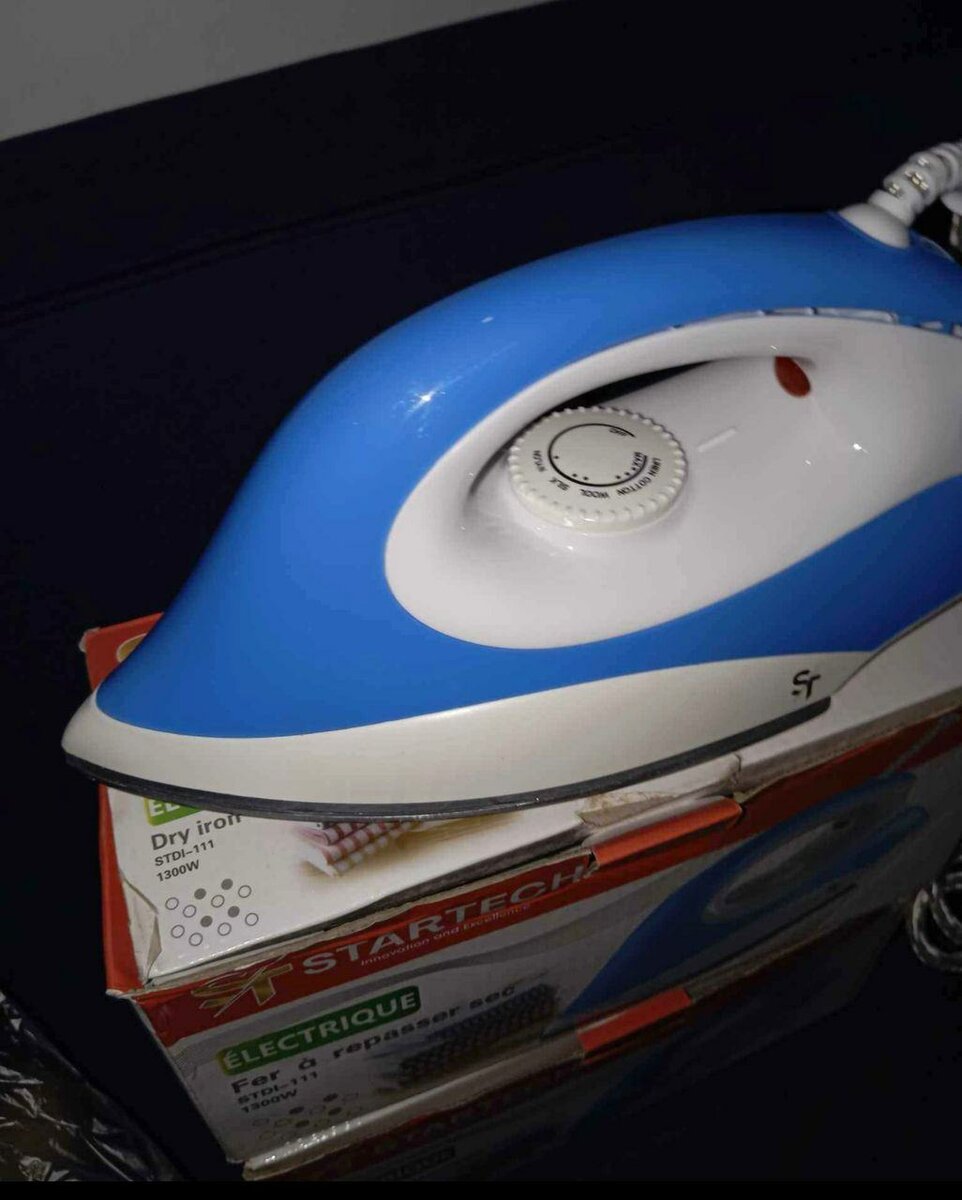 Fer à repasser StarTech électrique