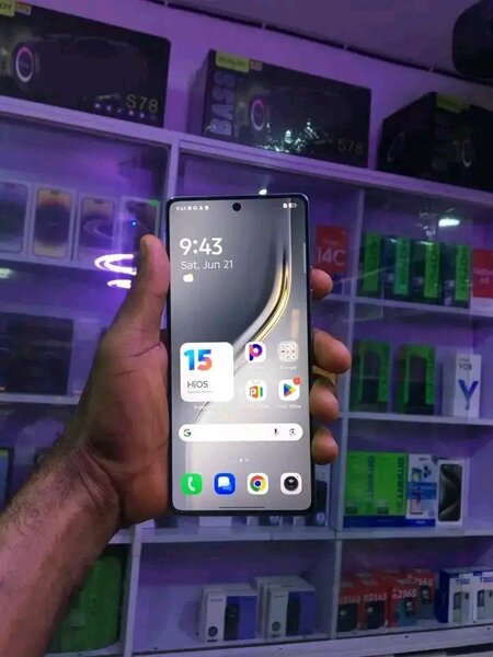 Tecno Camon 40 Pro - Smartphone élégant