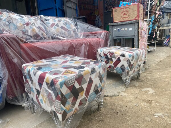 Canapé 2 places avec poufs