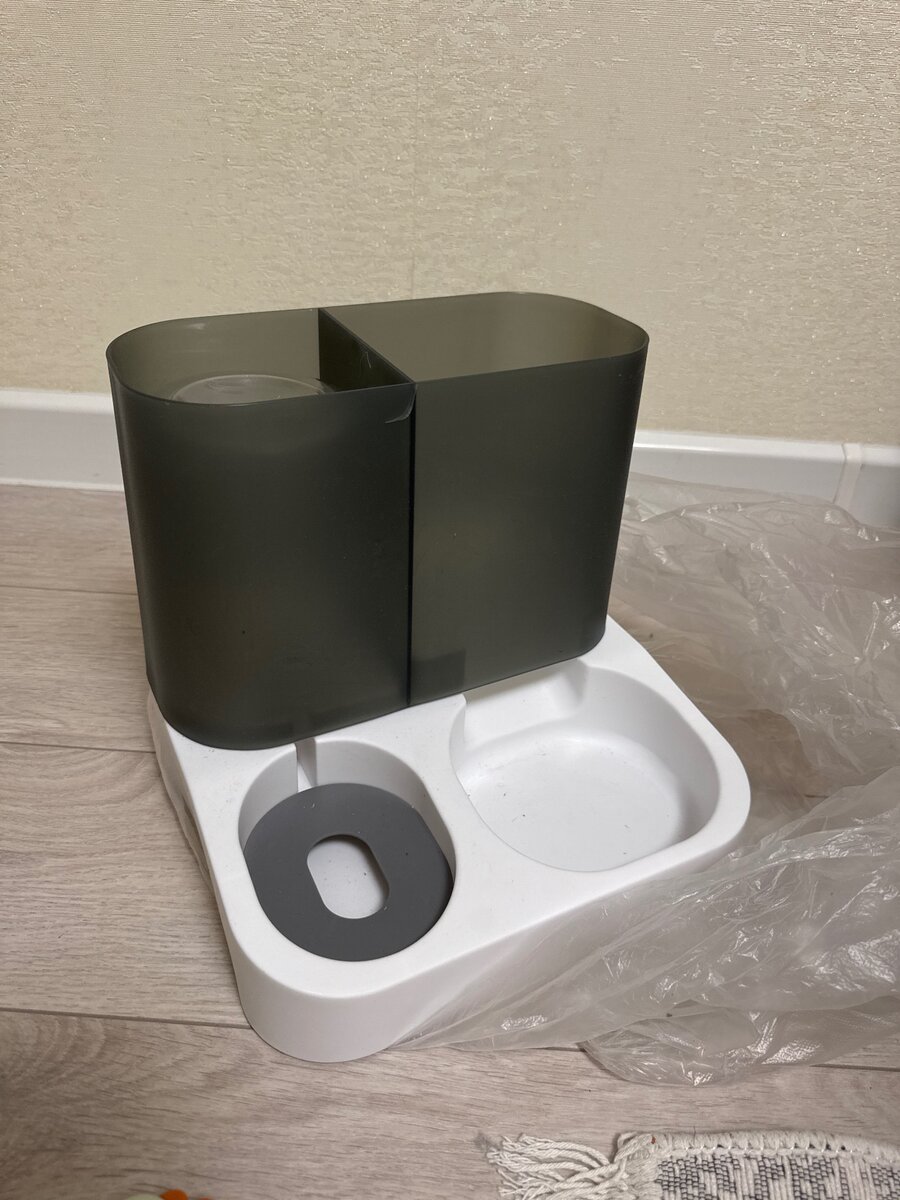 Кормушка плюс поилка для кошек