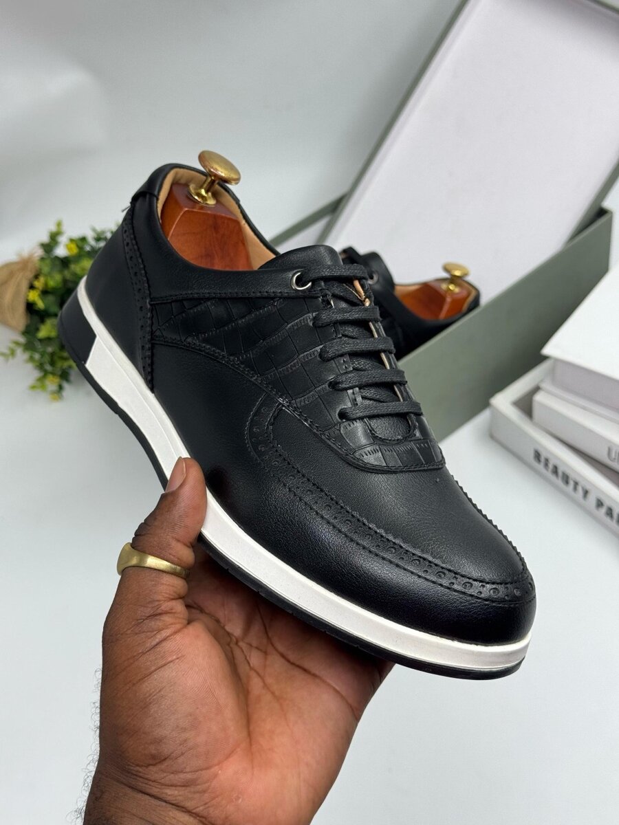 TIMBERLAND BLACK AND WHITE