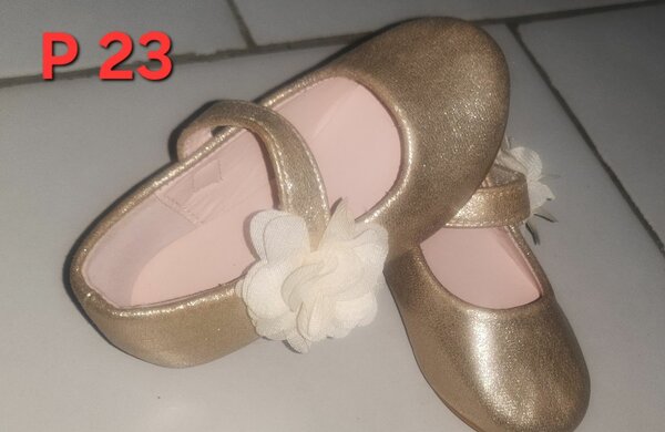 Chaussures dorées bébé