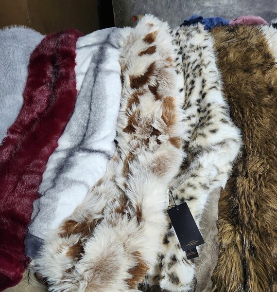 Luxueux jeté en fausse fourrure