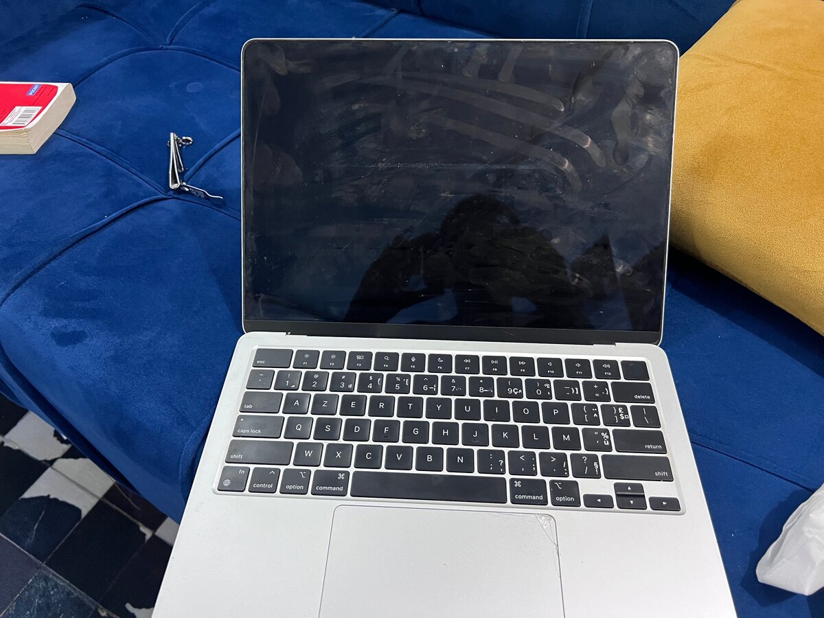 Apple MacBook  Air M2 2022