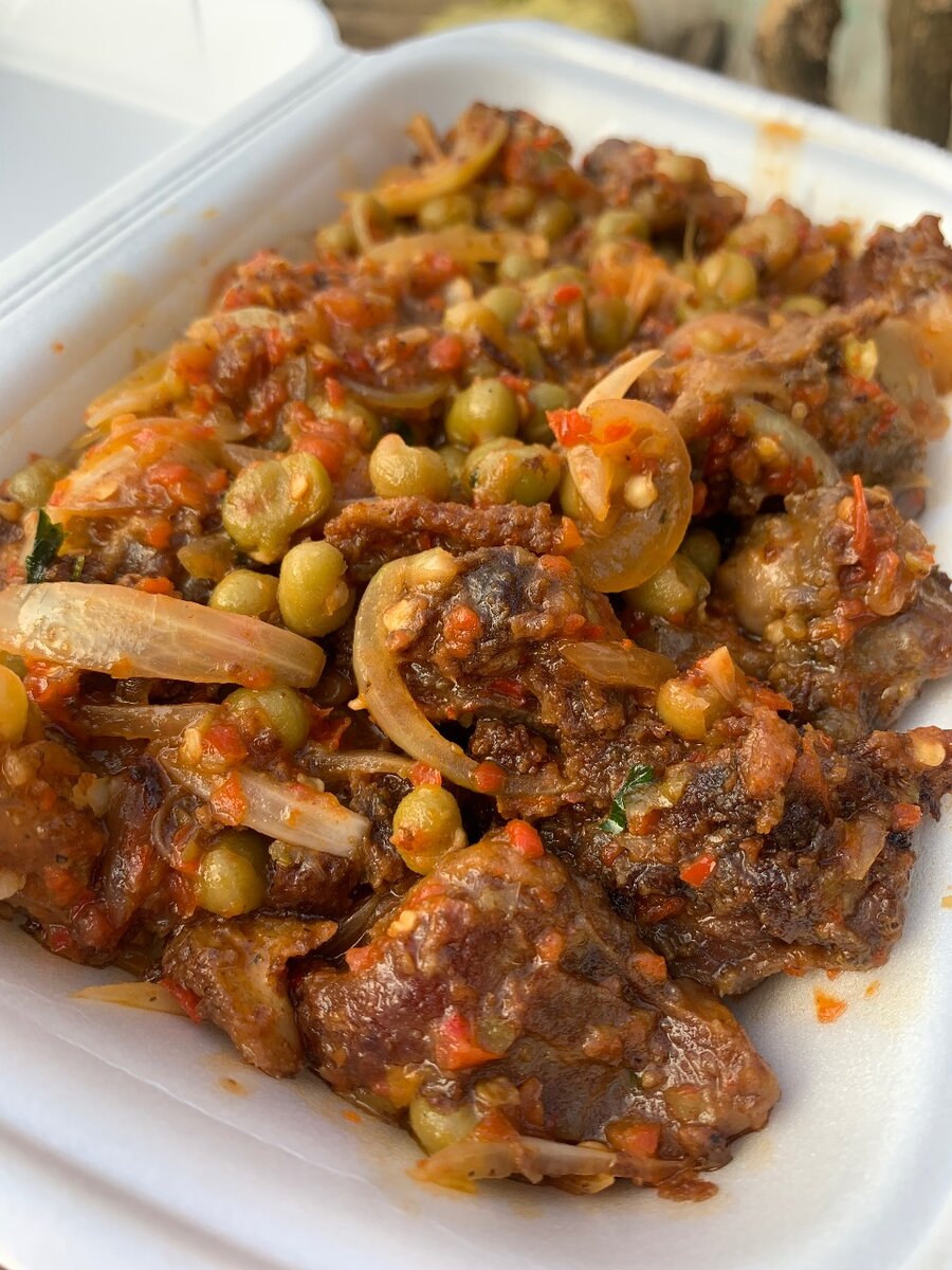 Porc grillé retenir au pois