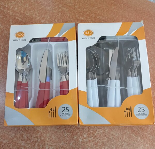 24 Pieces Cutlery Set
