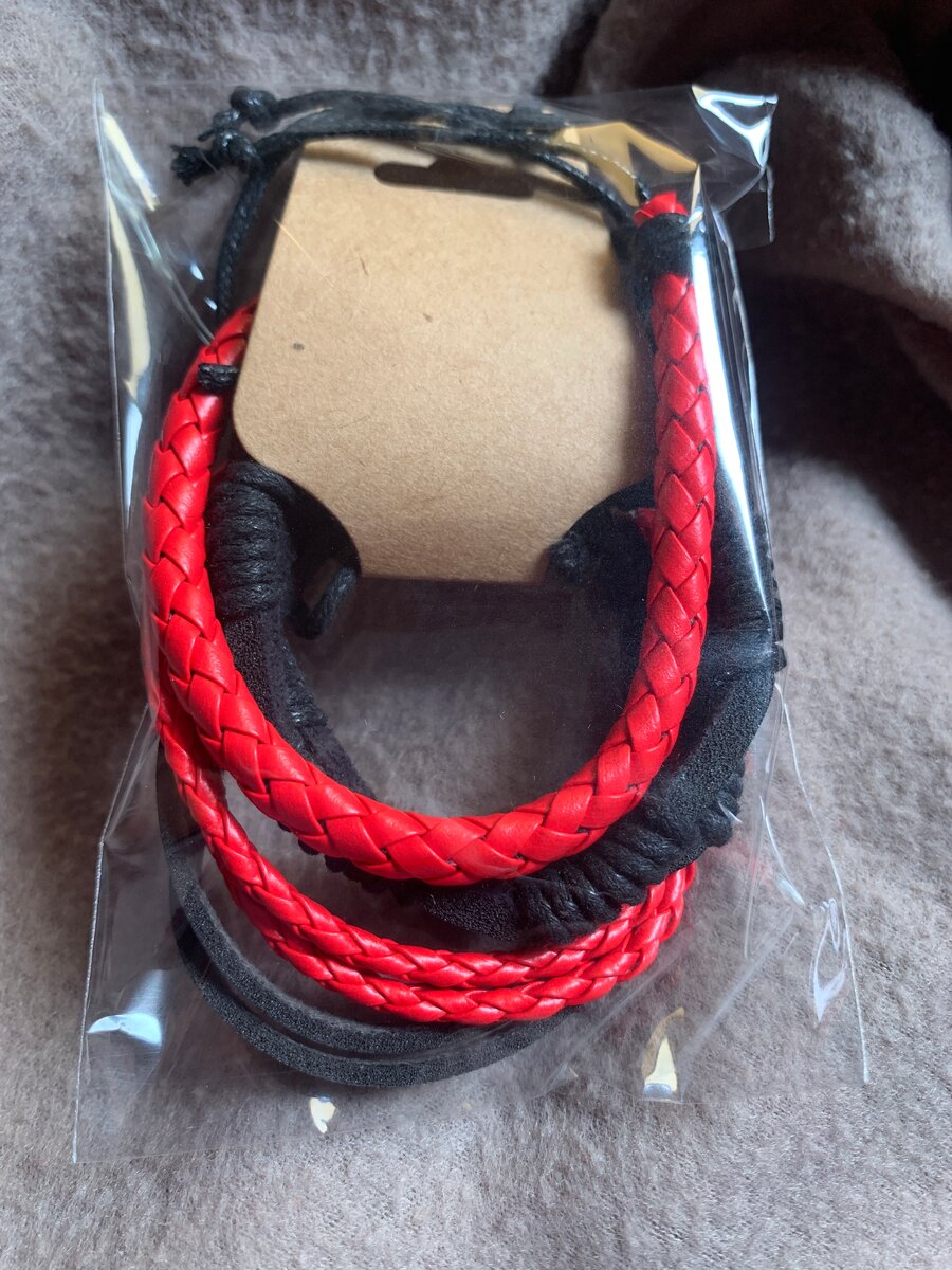 Bracelets en cuir tressé rouge