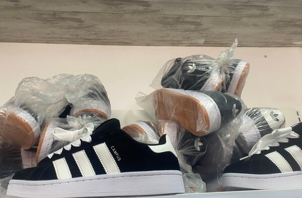 Baskets Classiques Noires et Blanches