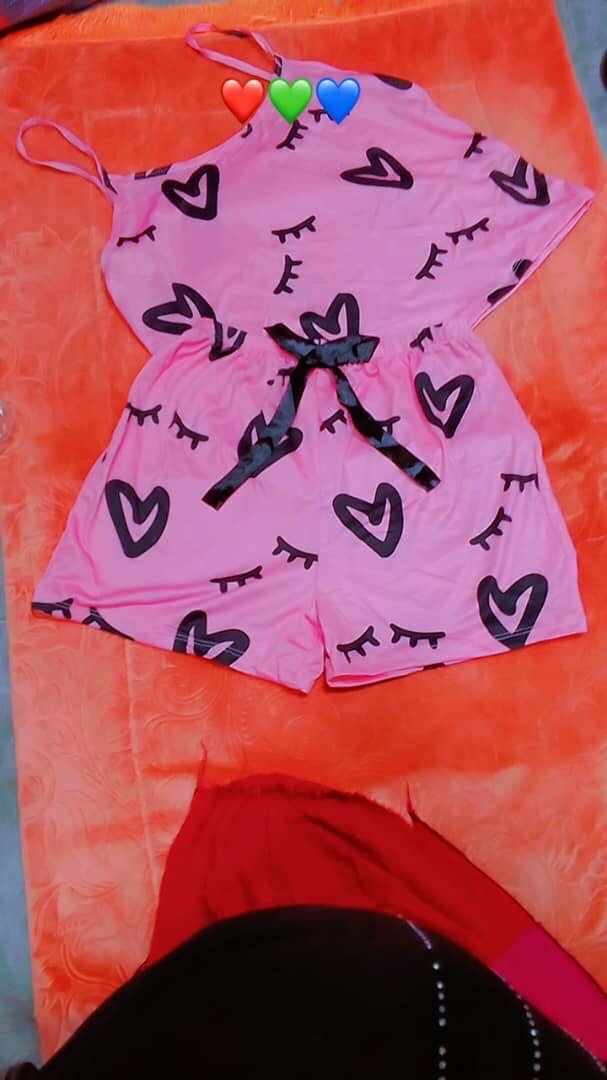 Tenue de nuit colorée femme