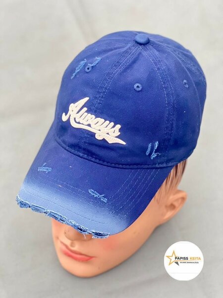 Casquette tendance messages brodés