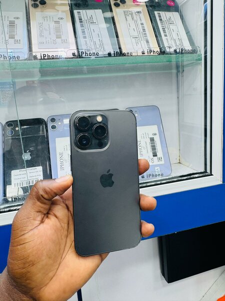 13 pro 256Go  Écran fissuré qu