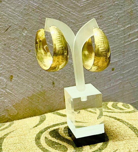 Boucles d'oreilles dorées élégantes