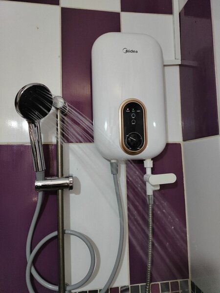 Chauffe-eau instantané Midea