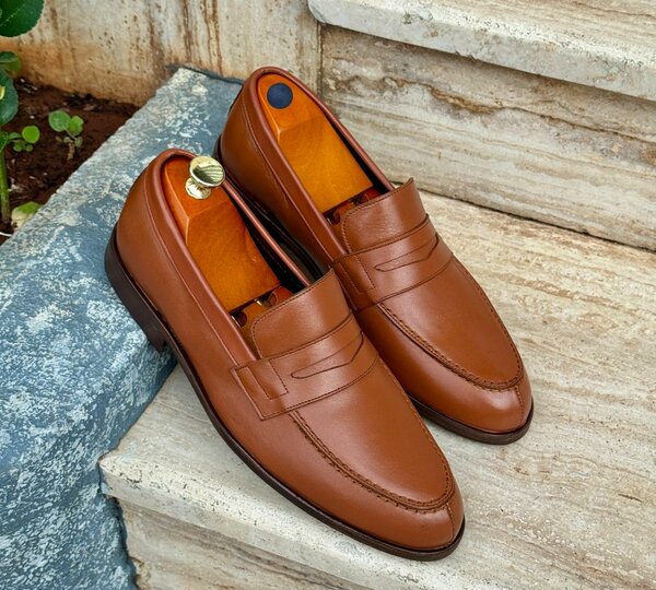Mocassins en cuir marron élégant