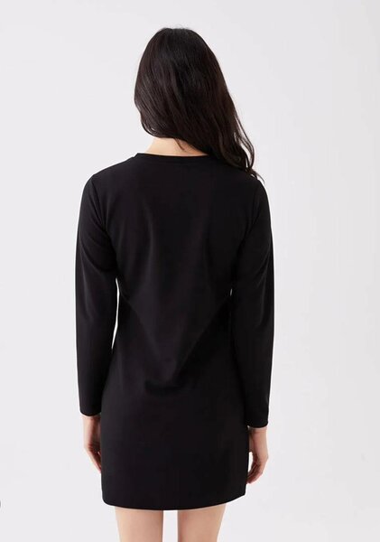 Черное короткое платье