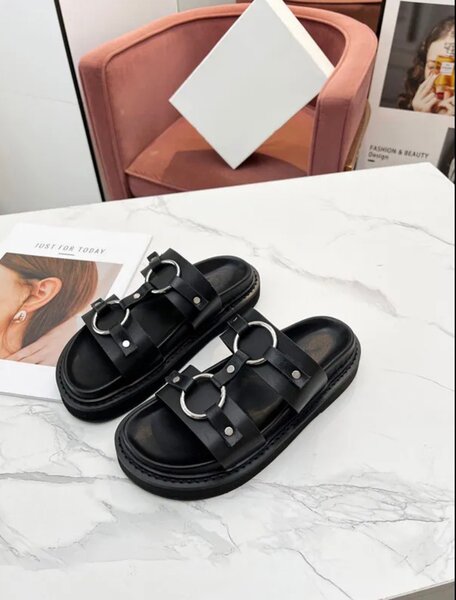 Sandales stylées en cuir