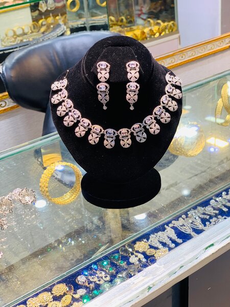 One carit necklace set