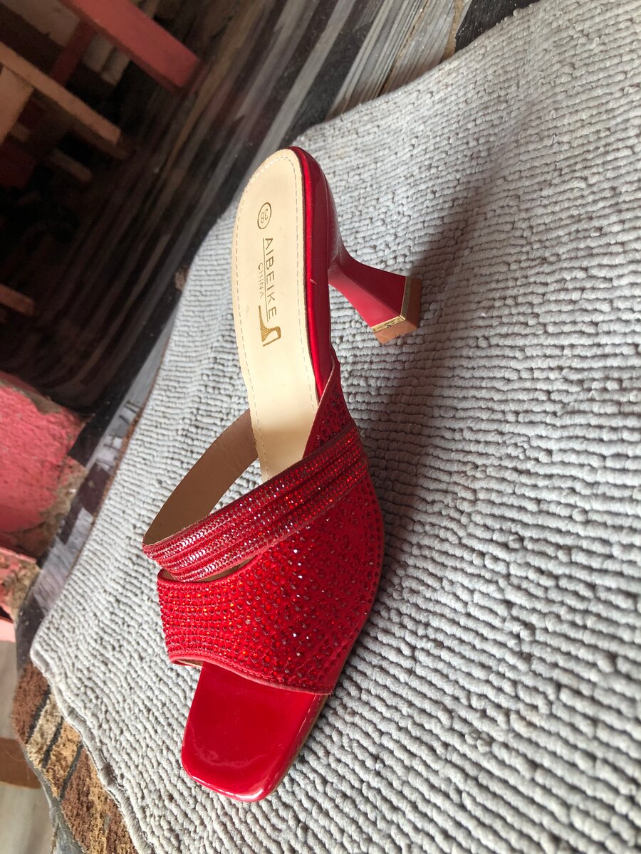 Sandales rouges à talon