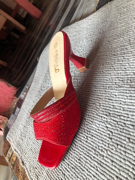 Sandales rouges à talon