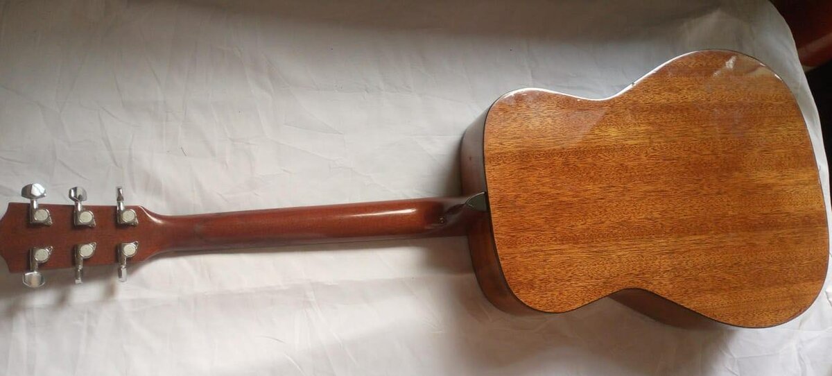 Guitare acoustique en bois