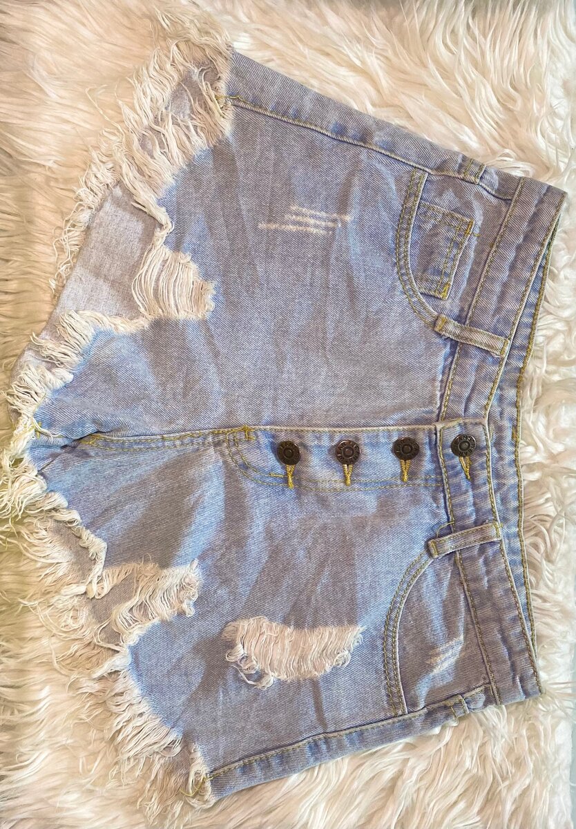 Shorts en jean déchirés tendance
