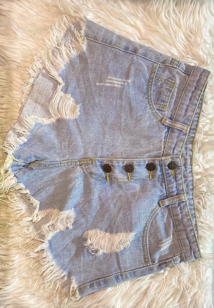 Shorts en jean déchirés tendance