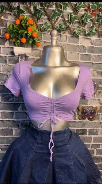 Top court lilas froncé