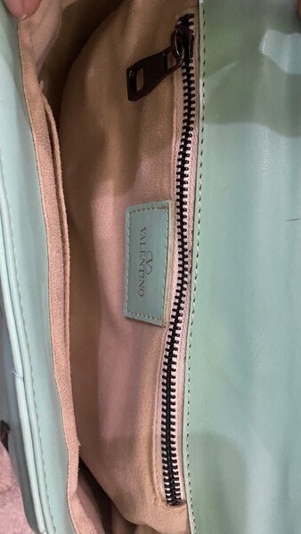 Valentino сумка в светлом оттенке летняя сумочка