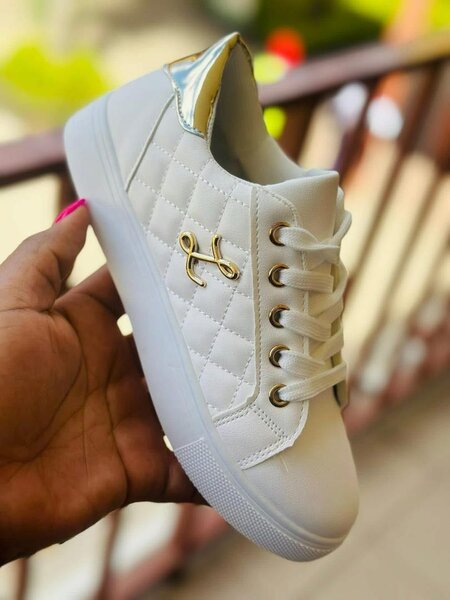 Ladies sneakers
