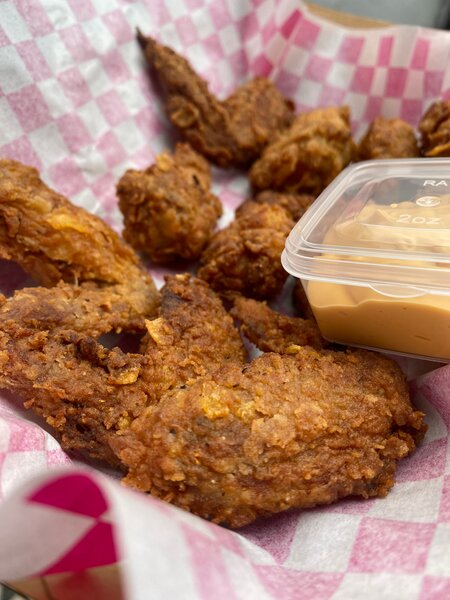 8 Poulets Panés: Chicken wings