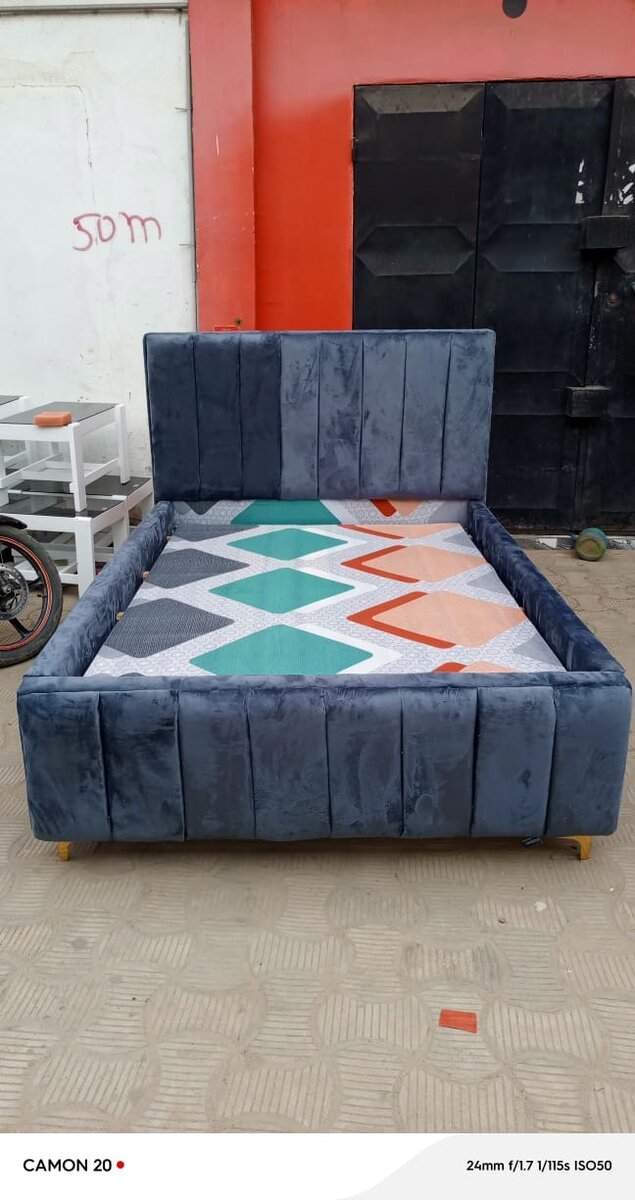 Lit rembourré moderne gris