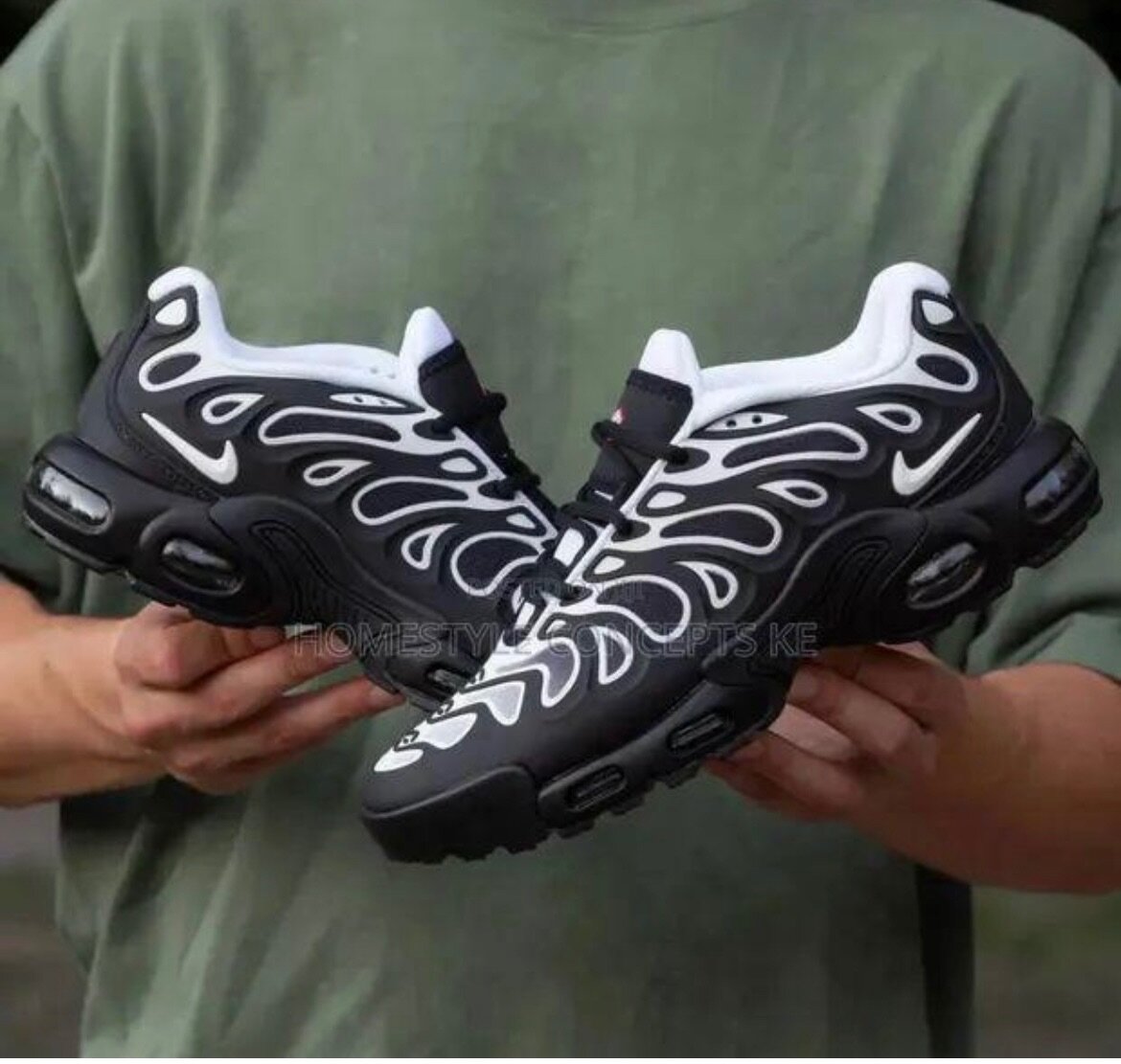 Baskets Noir et Blanc Unisexes