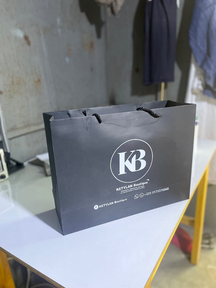 Sac Boutique Noir Élegant