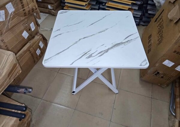 Table pliable marbrée