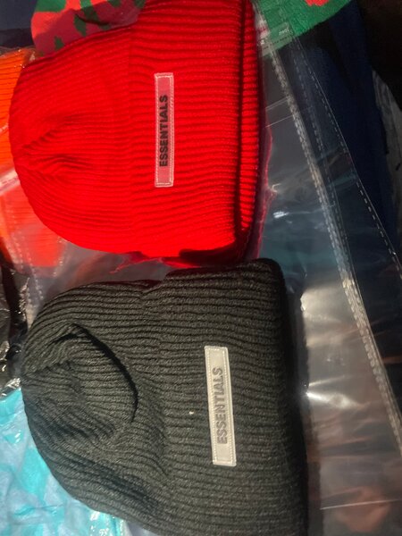 Bonnets en laine Essentials