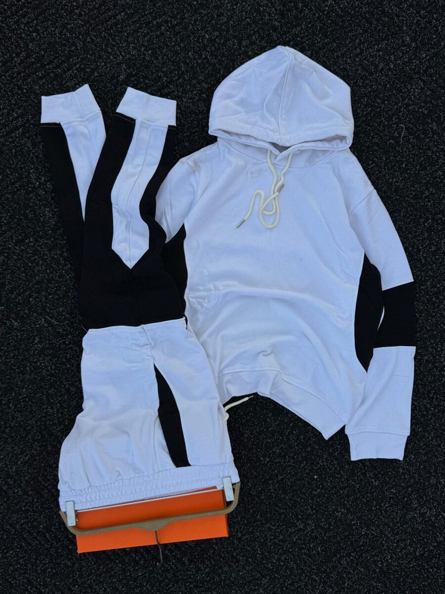 Ensemble de survêtement moderne