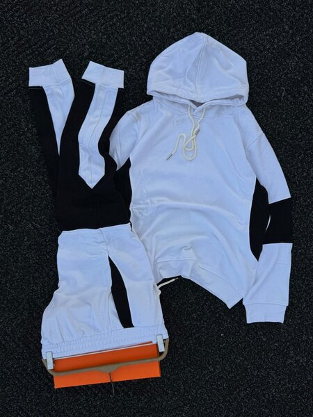 Ensemble de survêtement moderne