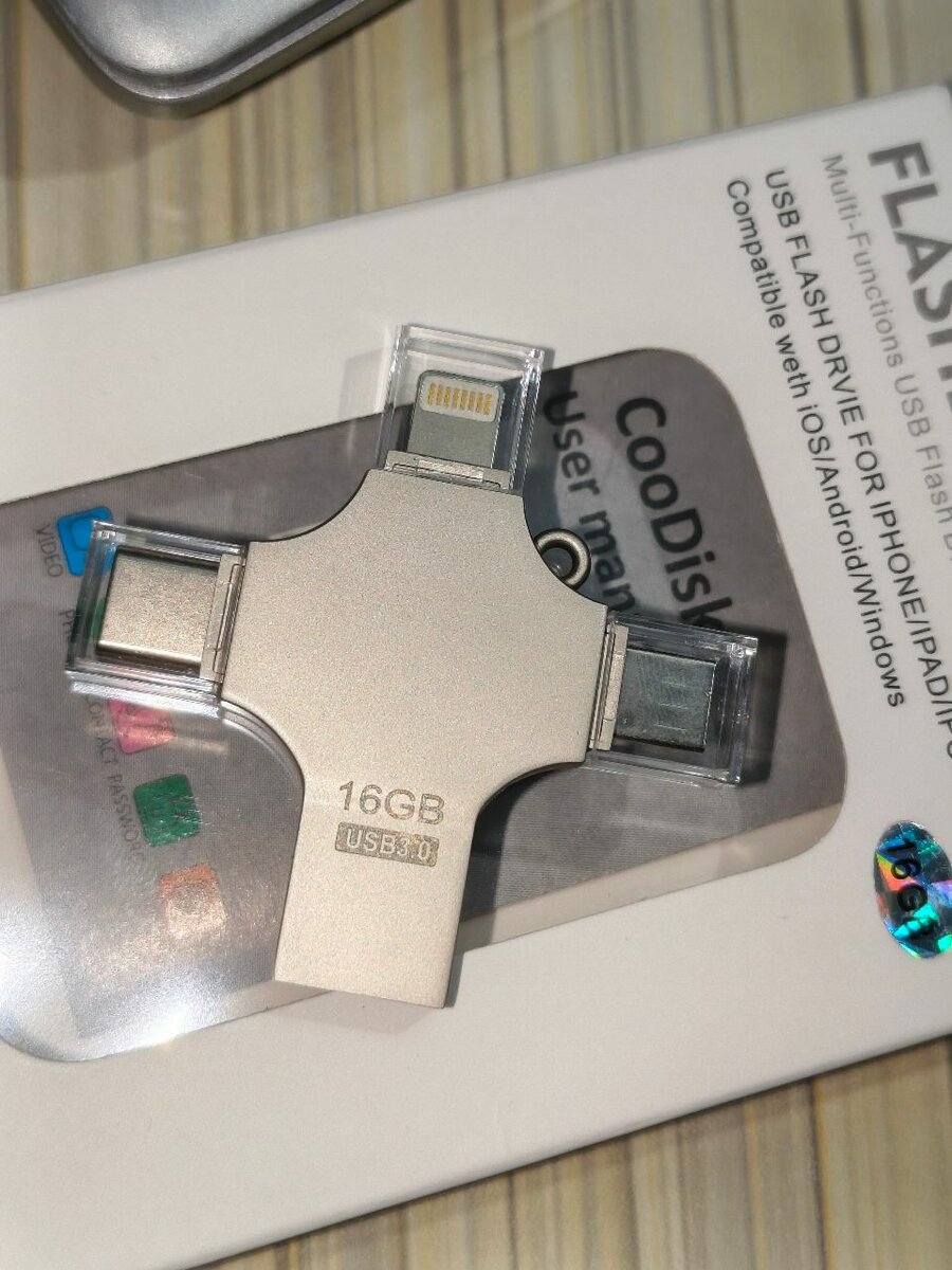 16 GB - Clé USB 3.0 (4 EN 1)