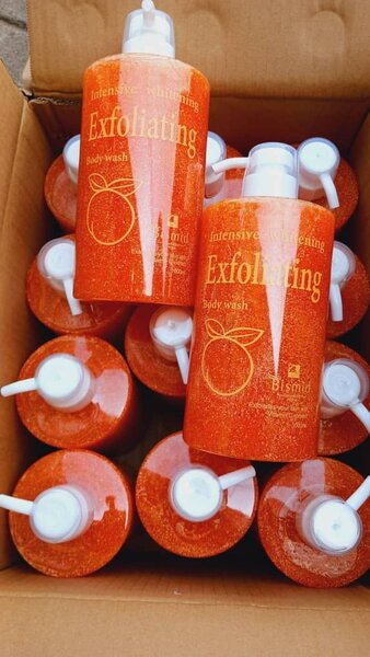 Intensive whitening exfoliating body wash