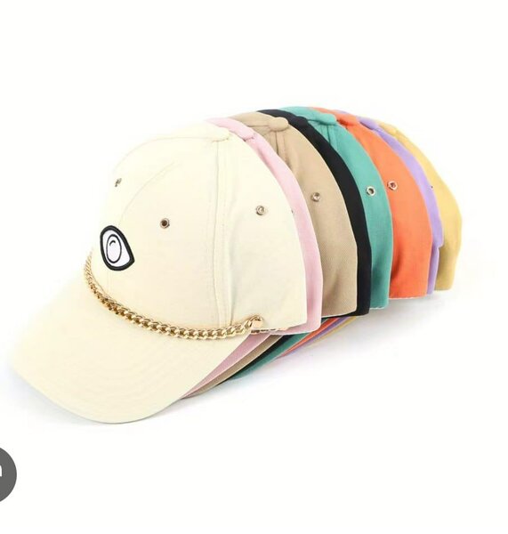 Casquette tendance avec chaîne