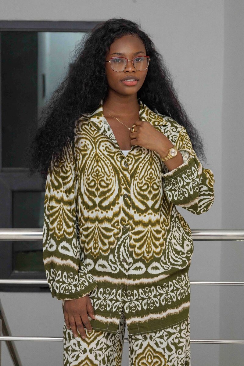 Tenue chic en tissu imprimé