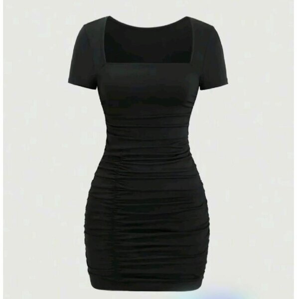 Robe moulante noire élégante