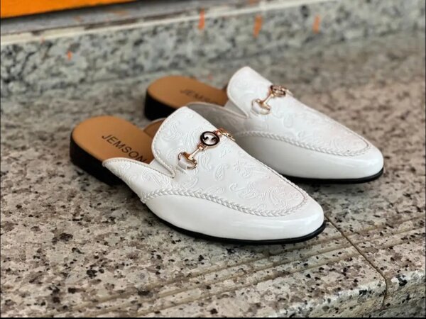 Mules en cuir blanc élégantes