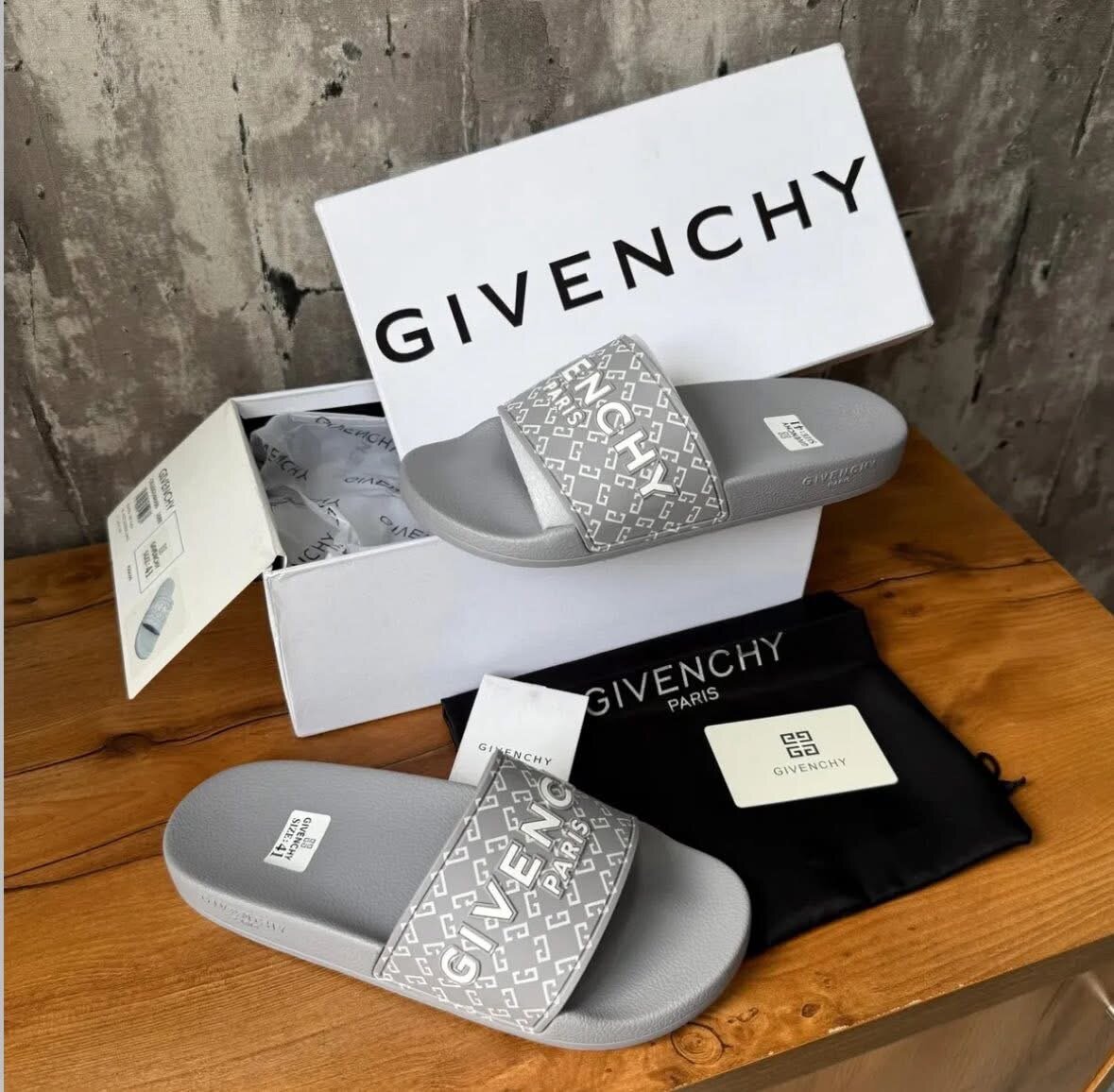 Tongs de luxe Givenchy