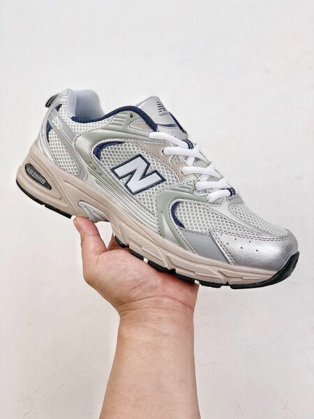 New Balance 530 dans carton