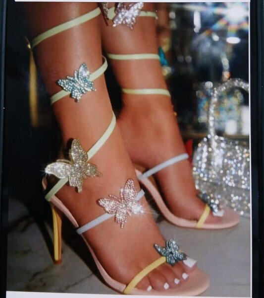 Sandales à talons papillon