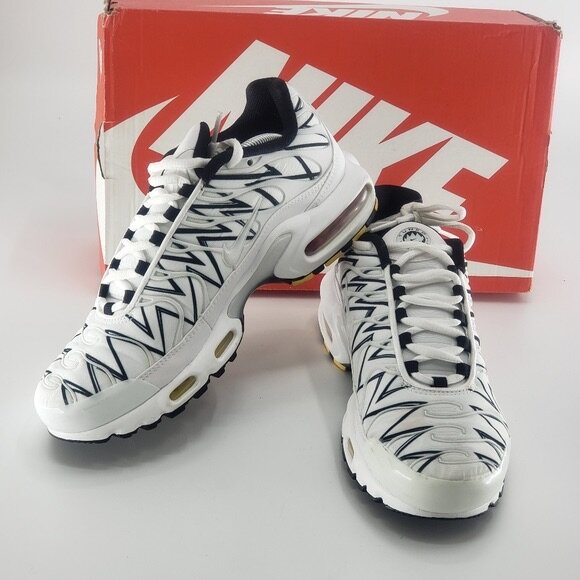 NIKE AIR MAX PLUS TN SHARK