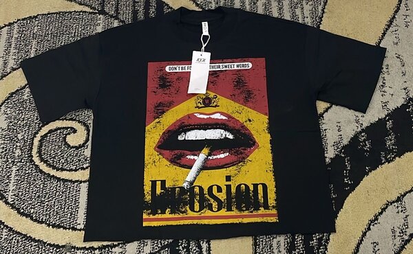 T-shirt "Invasion" imprimé rétro